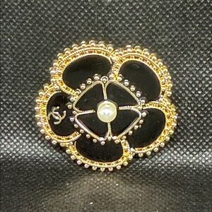 ✅ PRICE IS FIRM ✅ Elegant Black and Gold Floral Brooch
